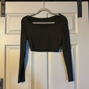 Black long sleeve crop top